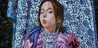 《少女とぬいぐるみ》艾尼瓦江 阿西木 《少女とぬいぐるみ》艾尼瓦江 阿西木